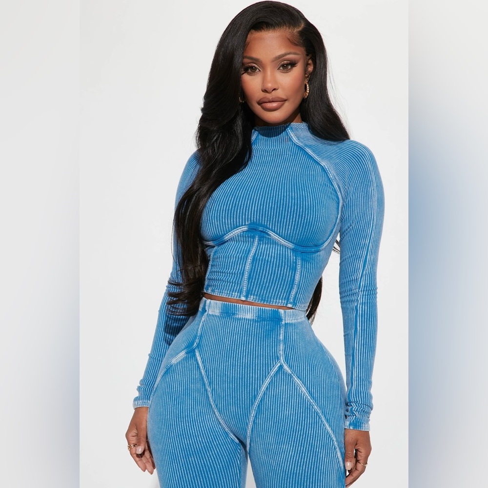 NWT ribbed cropped long sleeve top - Picture 1 of 8